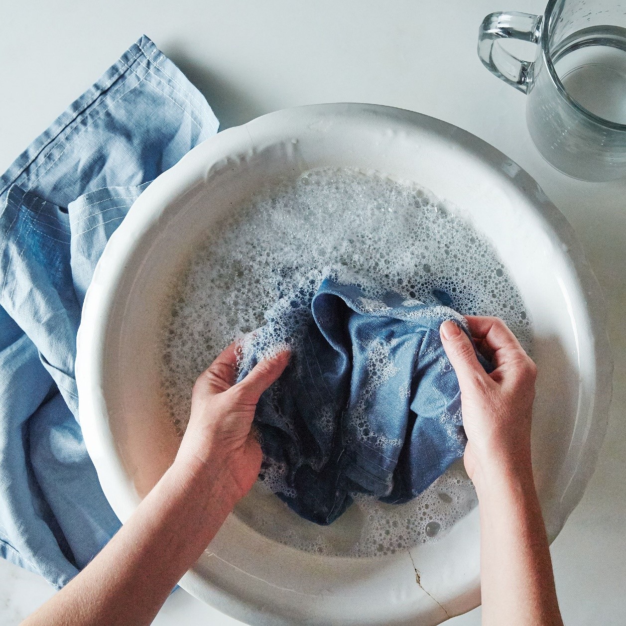 ‘Nuông chiều’ quần áo linen đúng cách cho mùa hè - Ảnh 4 ‘Nuông chiều’ quần áo linen đúng cách cho mùa hè - Ảnh 4