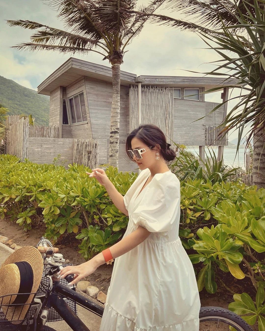 Phanh Lee đã mang tháng thứ 6 nhưng chẳng mấy ai nhận ra, bí quyết nằm ở loạt outfit giấu dáng này - Ảnh 5