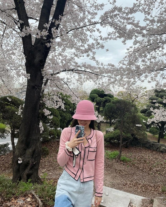 Jennie (Blackpink) diện gì hot nấy, nói đâu xa chiếc cardigan này là minh chứng - Ảnh 4 Jennie (Blackpink) diện gì hot nấy, nói đâu xa chiếc cardigan này là minh chứng - Ảnh 4