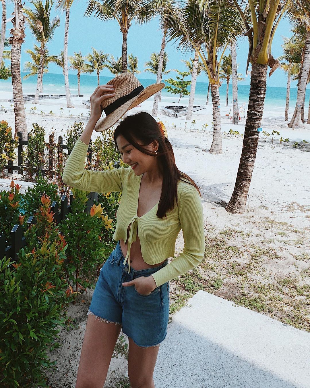Học Thanh Hằng, chị em có ngay loạt outfit mùa Hè xinh ngất ngây - Ảnh 8 Học Thanh Hằng, chị em có ngay loạt outfit mùa Hè xinh ngất ngây - Ảnh 8