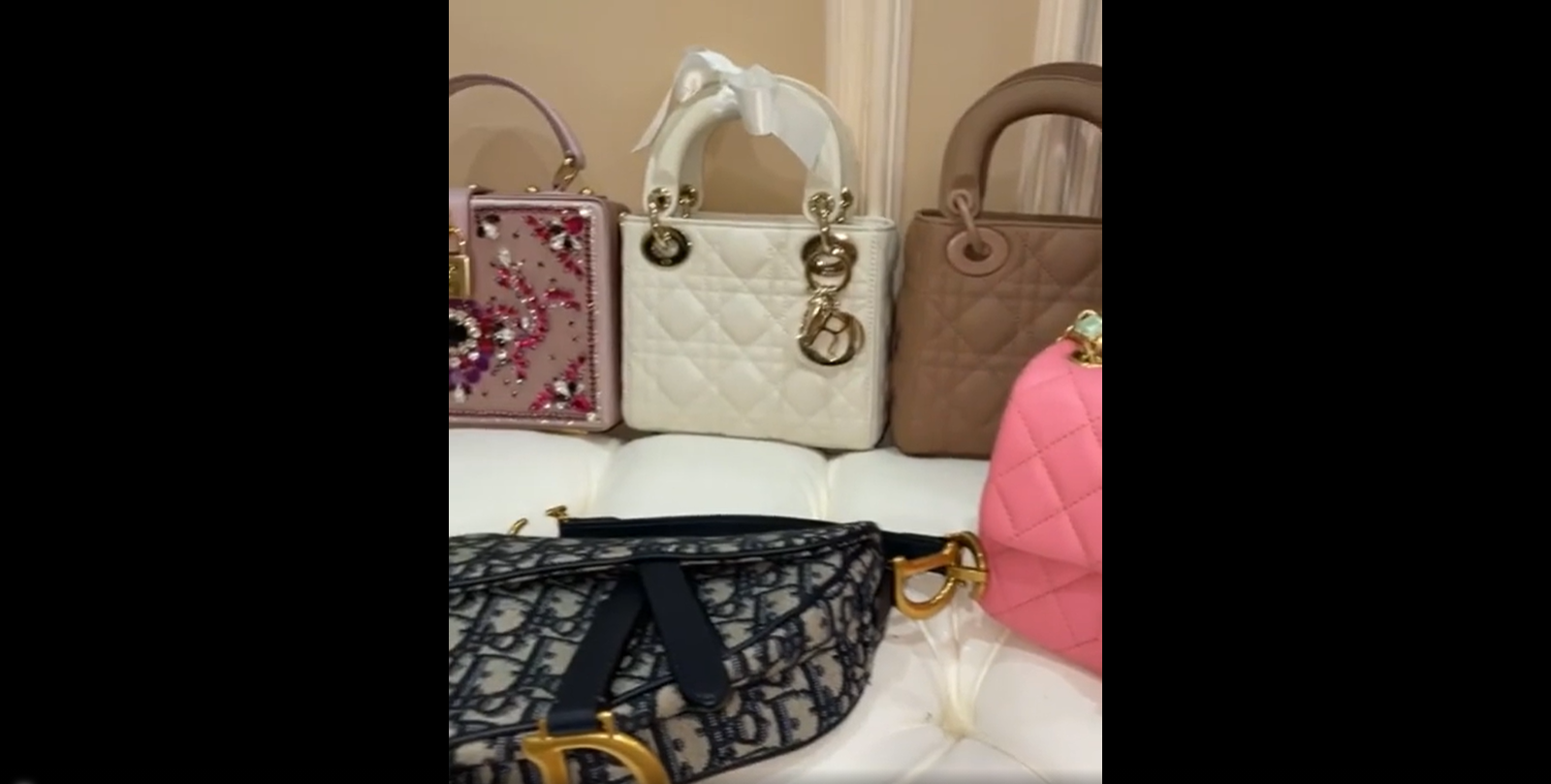 Loạt đồ hiệu được Cardi B tậu cho con gái. Ảnh: Chụp màn hình Loạt đồ hiệu được Cardi B tậu cho con gái. Ảnh: Chụp màn hình