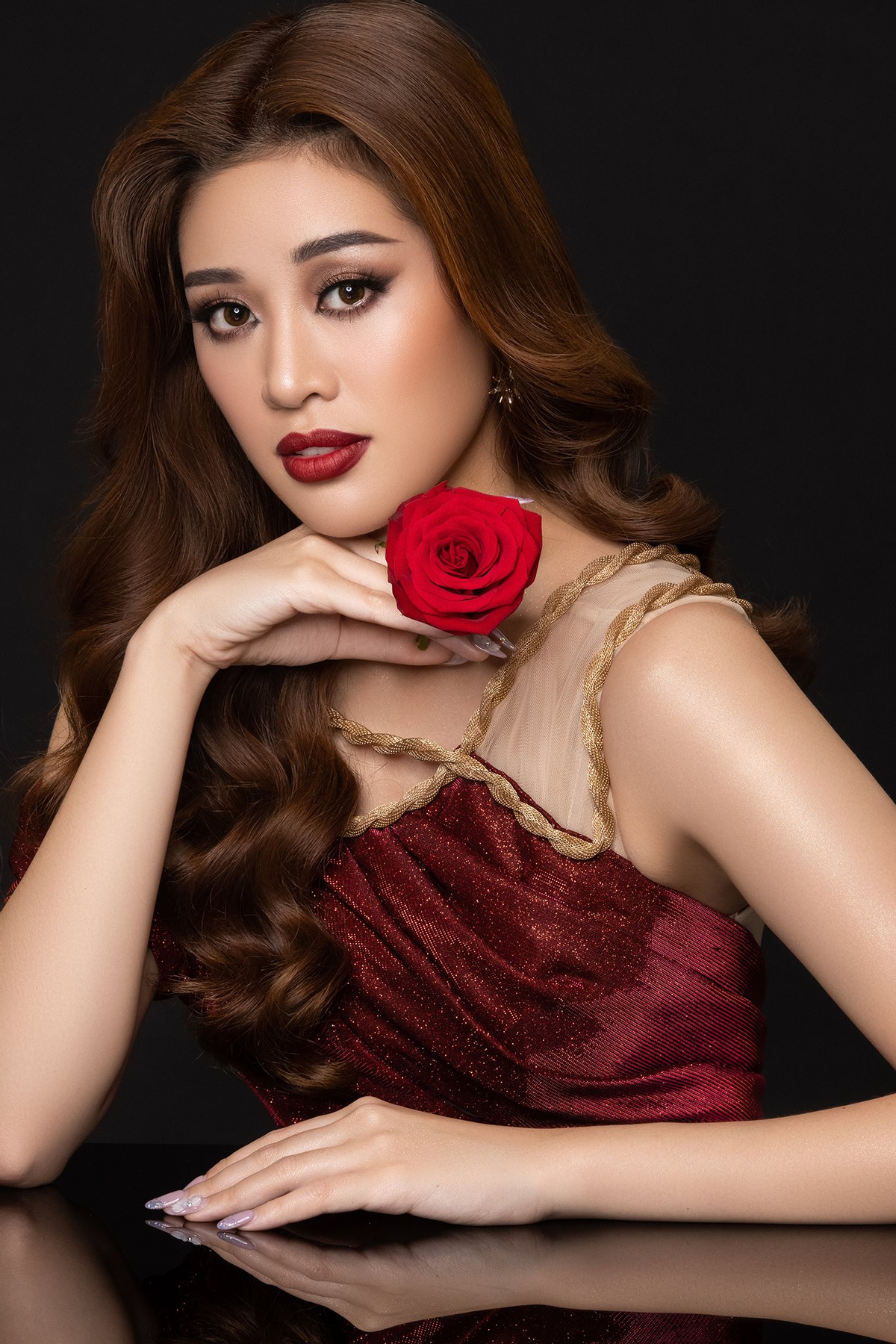 Khánh Vân xuất hiện đầy ấn tượng trên trang chủ Miss Universe - Ảnh 4 Khánh Vân xuất hiện đầy ấn tượng trên trang chủ Miss Universe - Ảnh 4