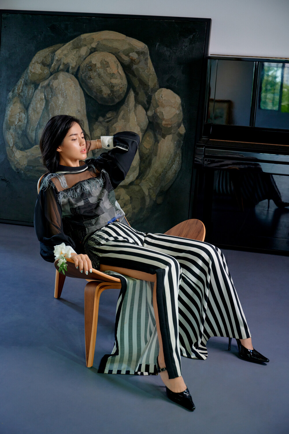 'Cô em Trendy' Khánh Linh xinh tựa nữ thần trong trang phục tái chế - Ảnh 6