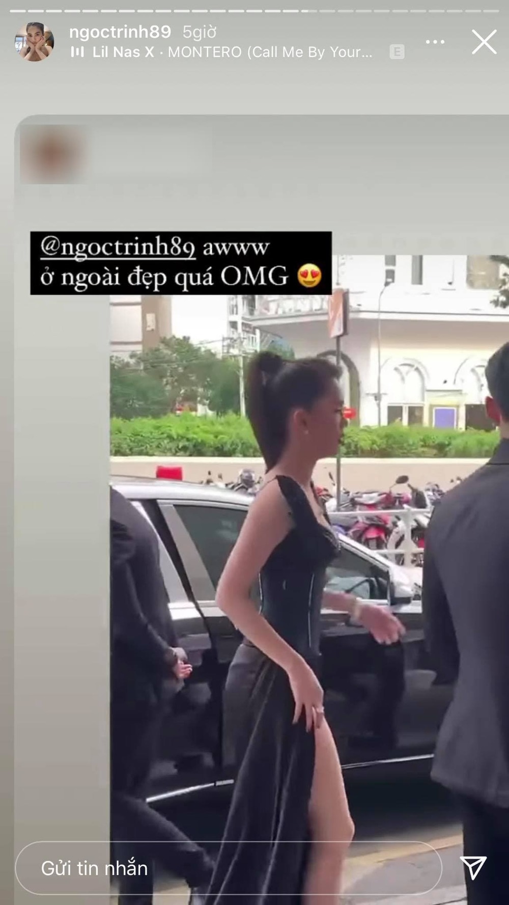 Ngọc Trinh xinh đẹp qua cú bấm máy vội của team qua đường. Ảnh: Chụp màn hình