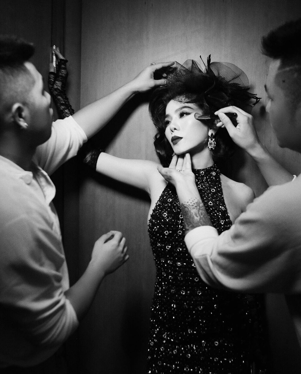 Lệ Quyên thay liên tục 6 bộ váy trong liveshow riêng, fan mê mẩn với tấm lưng trần quyễn rũ - Ảnh 3