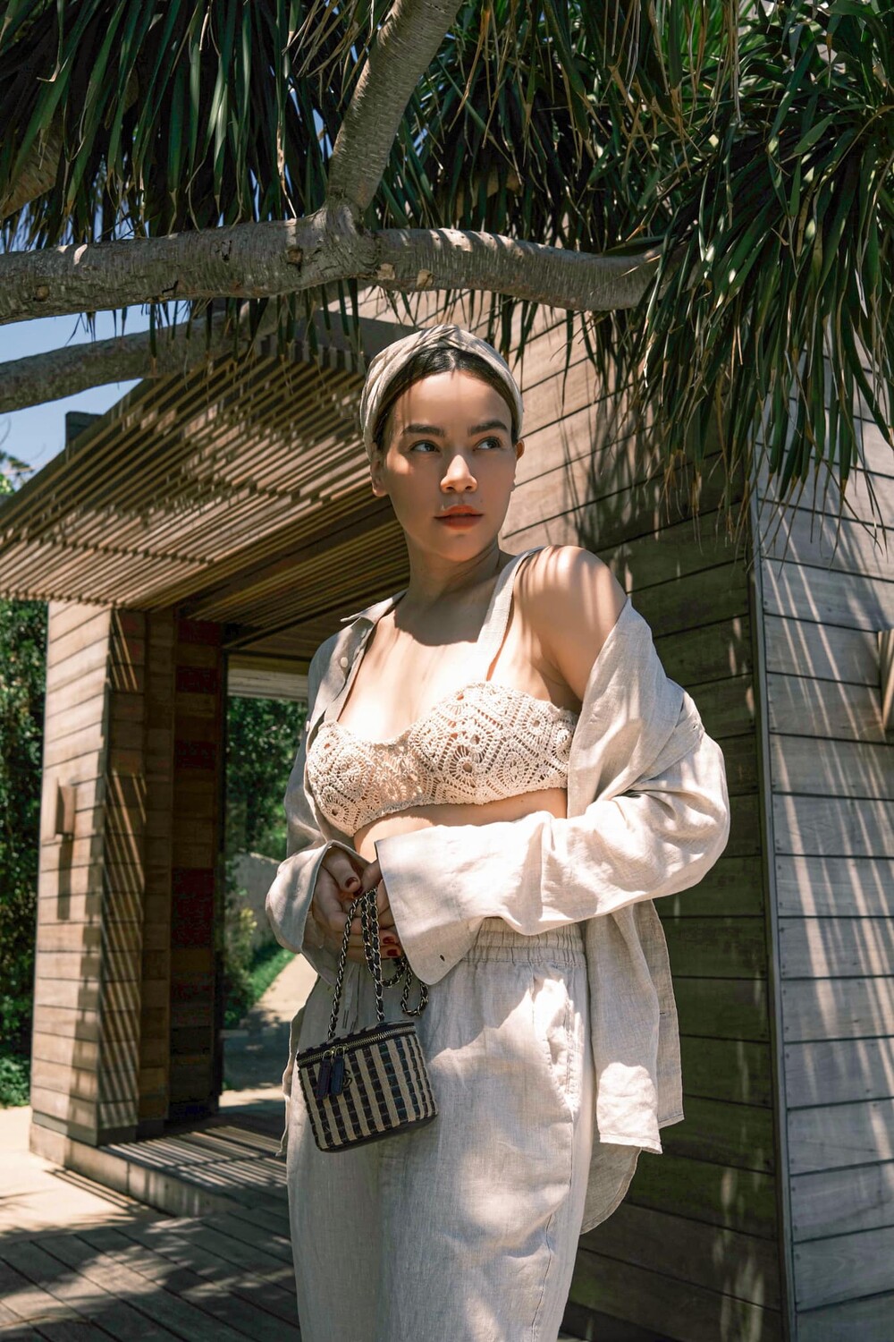 Gu thời trang ưa 'lả lơi' của hai mẹ bỉm sữa Đông Nhi - Hồ Ngọc Hà - Ảnh 6