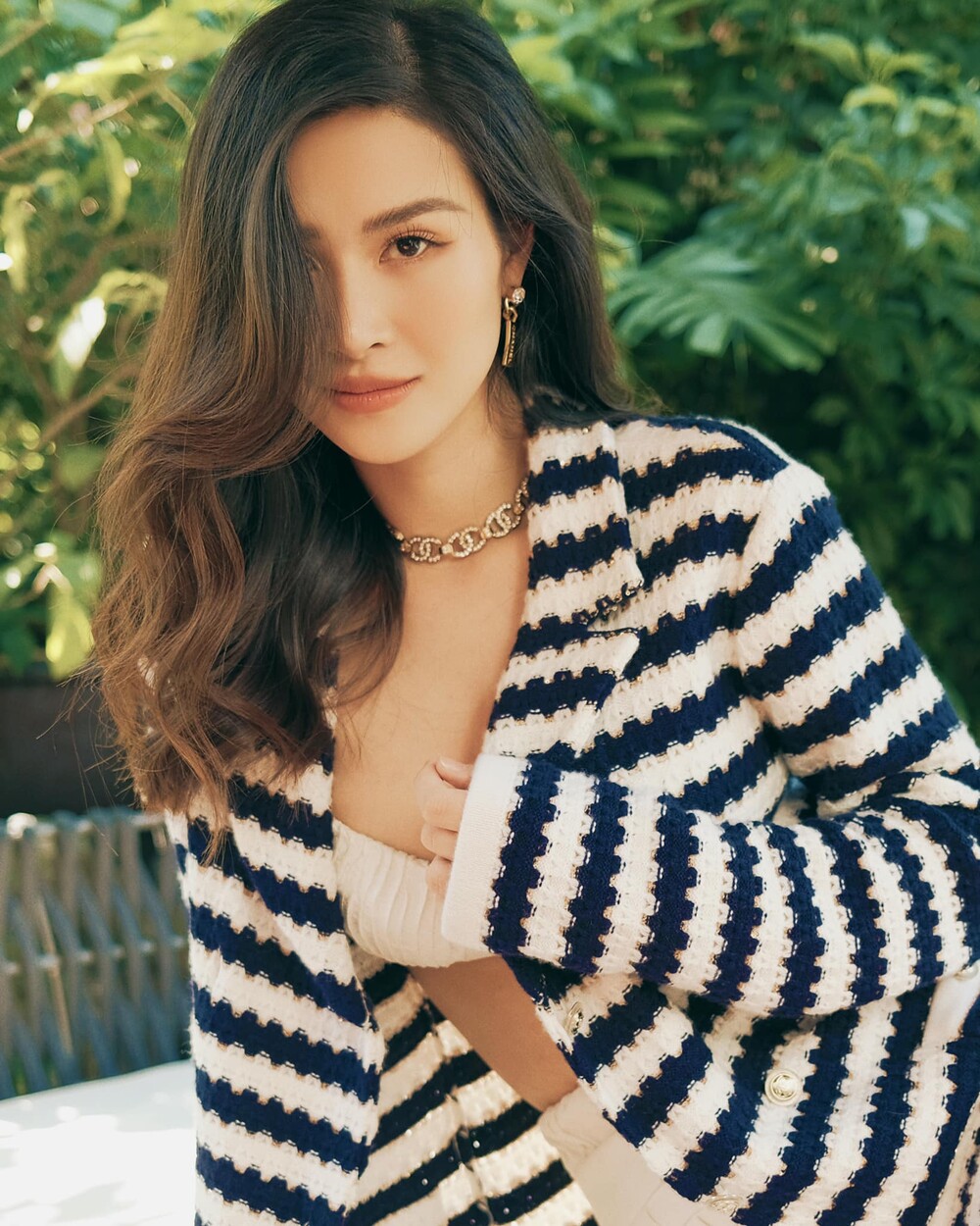 Gu thời trang ưa 'lả lơi' của hai mẹ bỉm sữa Đông Nhi - Hồ Ngọc Hà - Ảnh 2