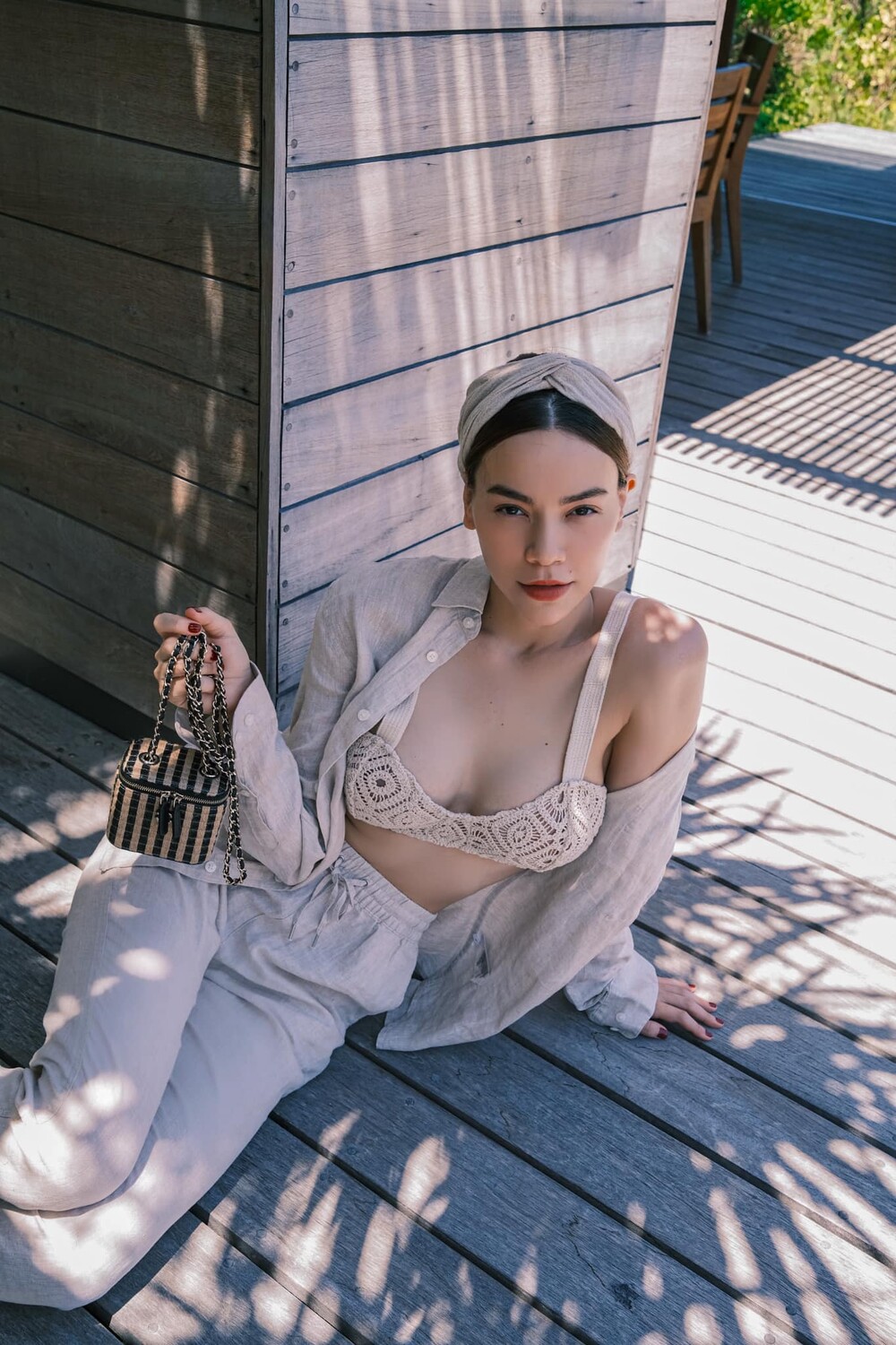 Gu thời trang ưa 'lả lơi' của hai mẹ bỉm sữa Đông Nhi - Hồ Ngọc Hà - Ảnh 7