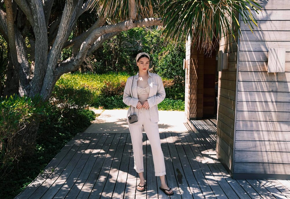 Gu thời trang ưa 'lả lơi' của hai mẹ bỉm sữa Đông Nhi - Hồ Ngọc Hà - Ảnh 4