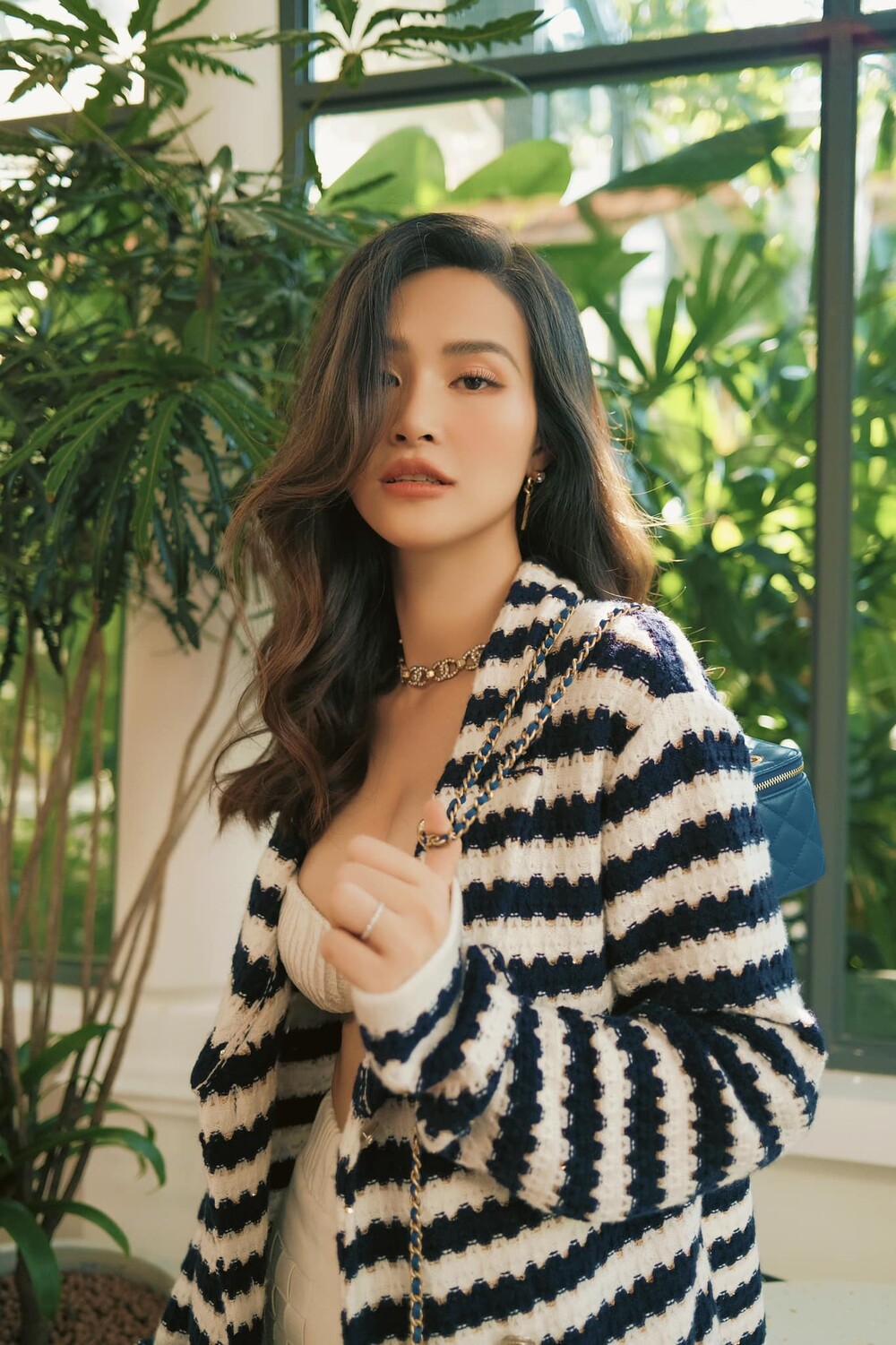 Gu thời trang ưa 'lả lơi' của hai mẹ bỉm sữa Đông Nhi - Hồ Ngọc Hà - Ảnh 3