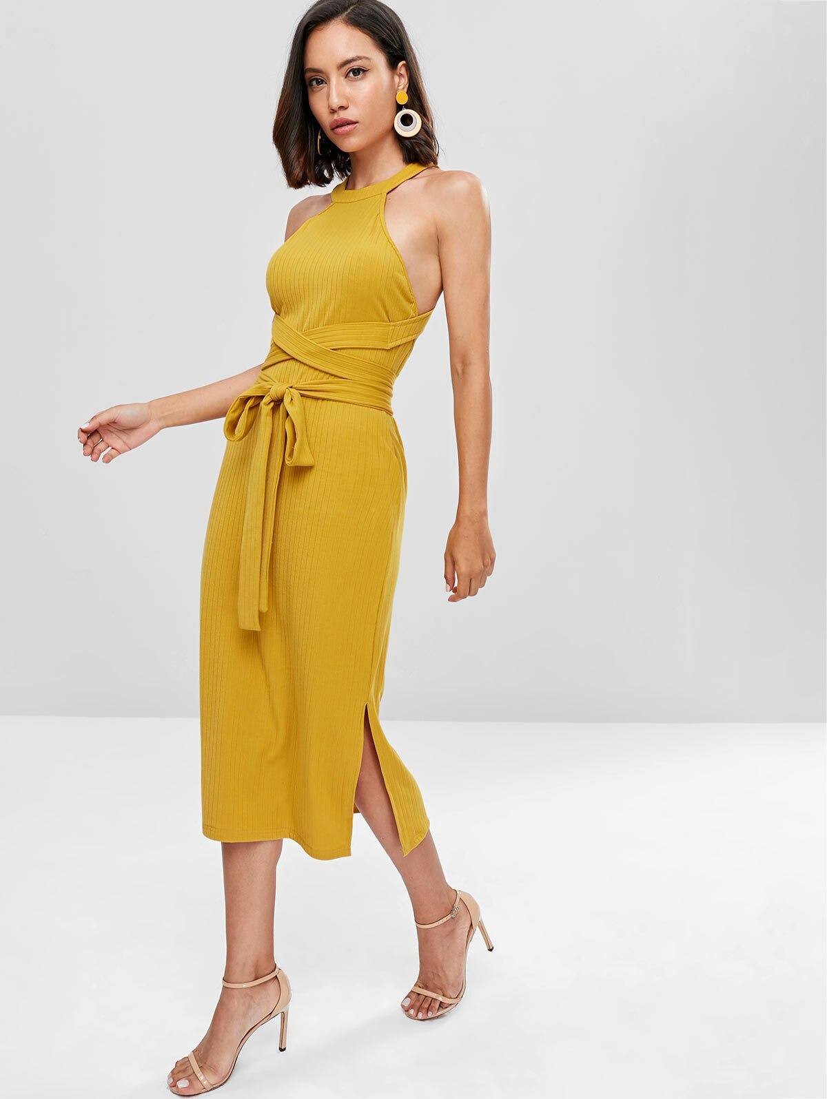 Xúng xính đón hè với thiết kế ôm sát - Ảnh 4