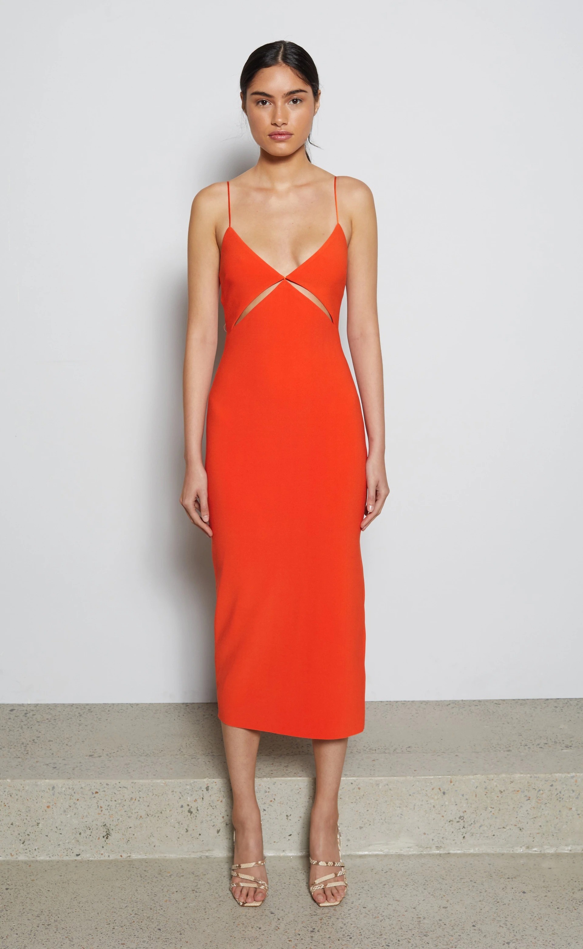 Xúng xính đón hè với thiết kế ôm sát - Ảnh 6