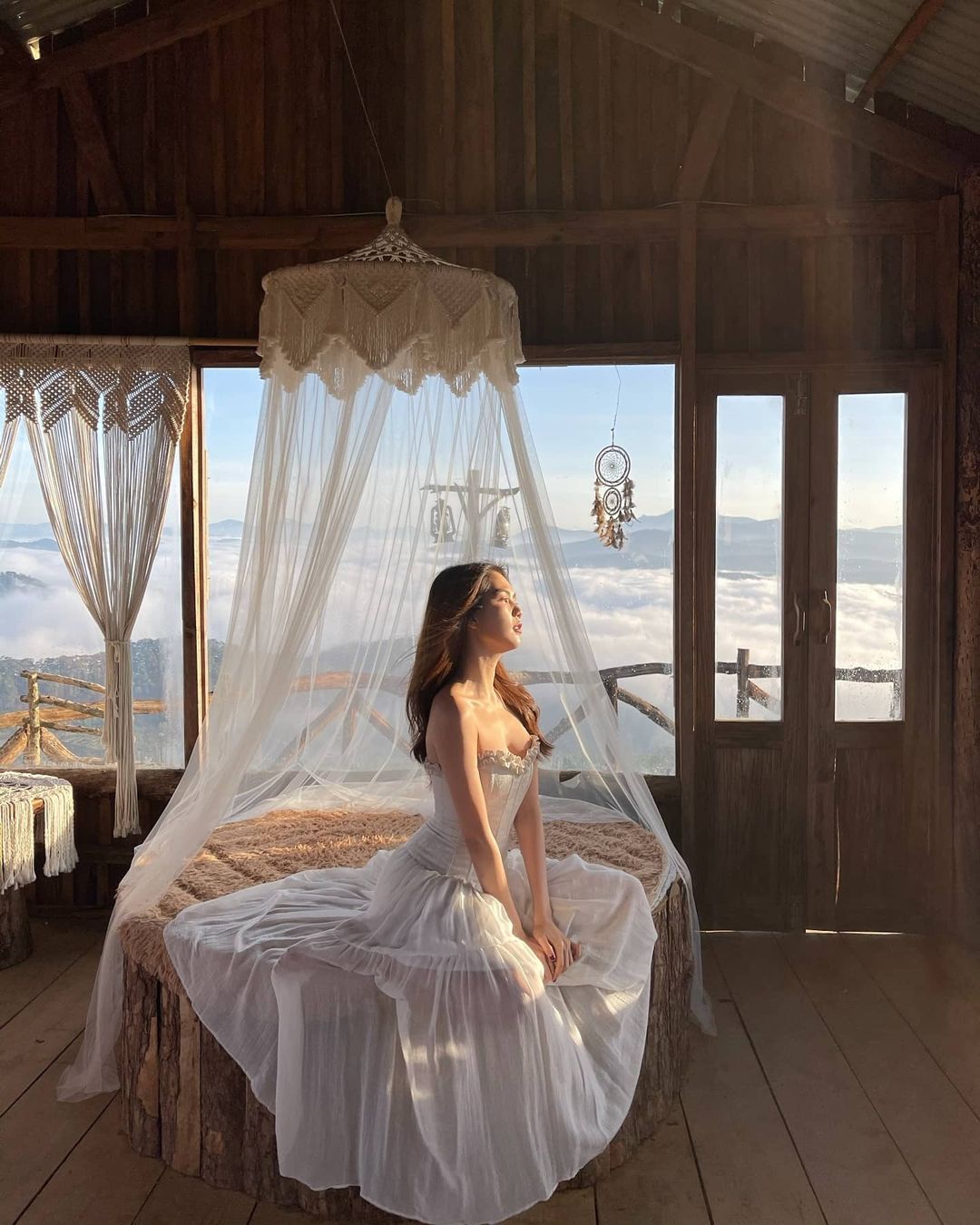 Ngọc Trinh diện váy trắng, đẹp tựa ‘thần tiên tỉ tỉ’ - Ảnh 6