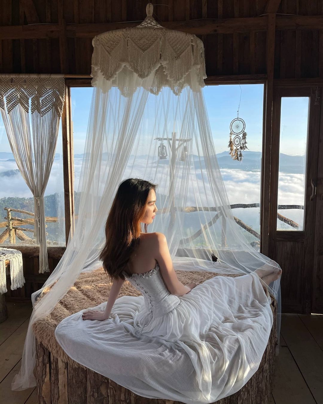 Ngọc Trinh diện váy trắng, đẹp tựa ‘thần tiên tỉ tỉ’ - Ảnh 5