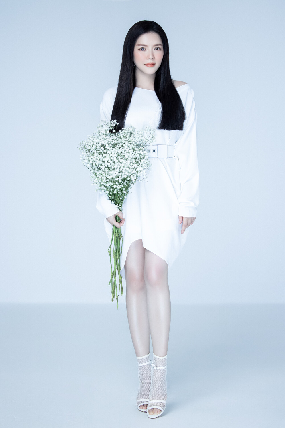 Lý Nhã Kỳ diện váy hai dây, chứng minh sắc vóc đẹp 'bất chấp tuổi tác' - Ảnh 6