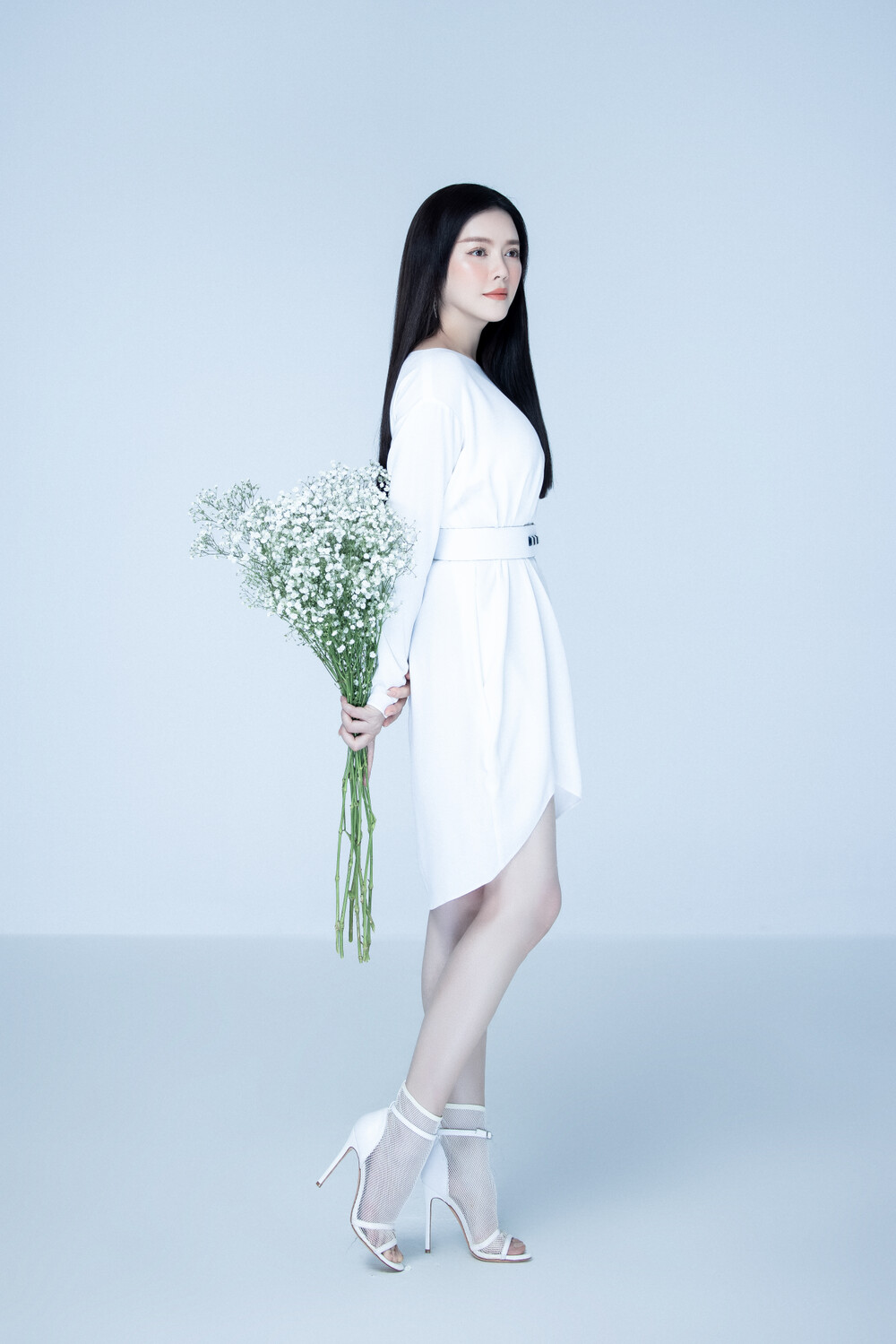 Lý Nhã Kỳ diện váy hai dây, chứng minh sắc vóc đẹp 'bất chấp tuổi tác' - Ảnh 5