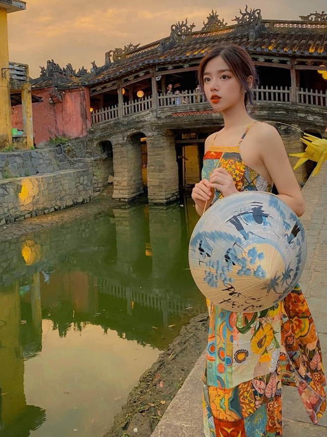 Xiêu lòng trước vẻ đẹp của hot girl 'tuyển sinh' - Ảnh 6