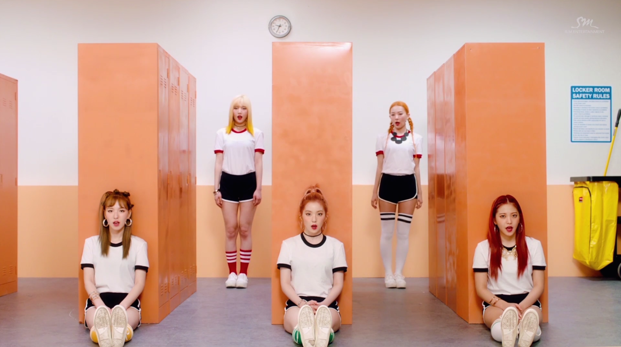 MV ‘Russian Roulette’ của Red Velvet chính thức cán mốc 200 triệu lượt xem - Ảnh 3