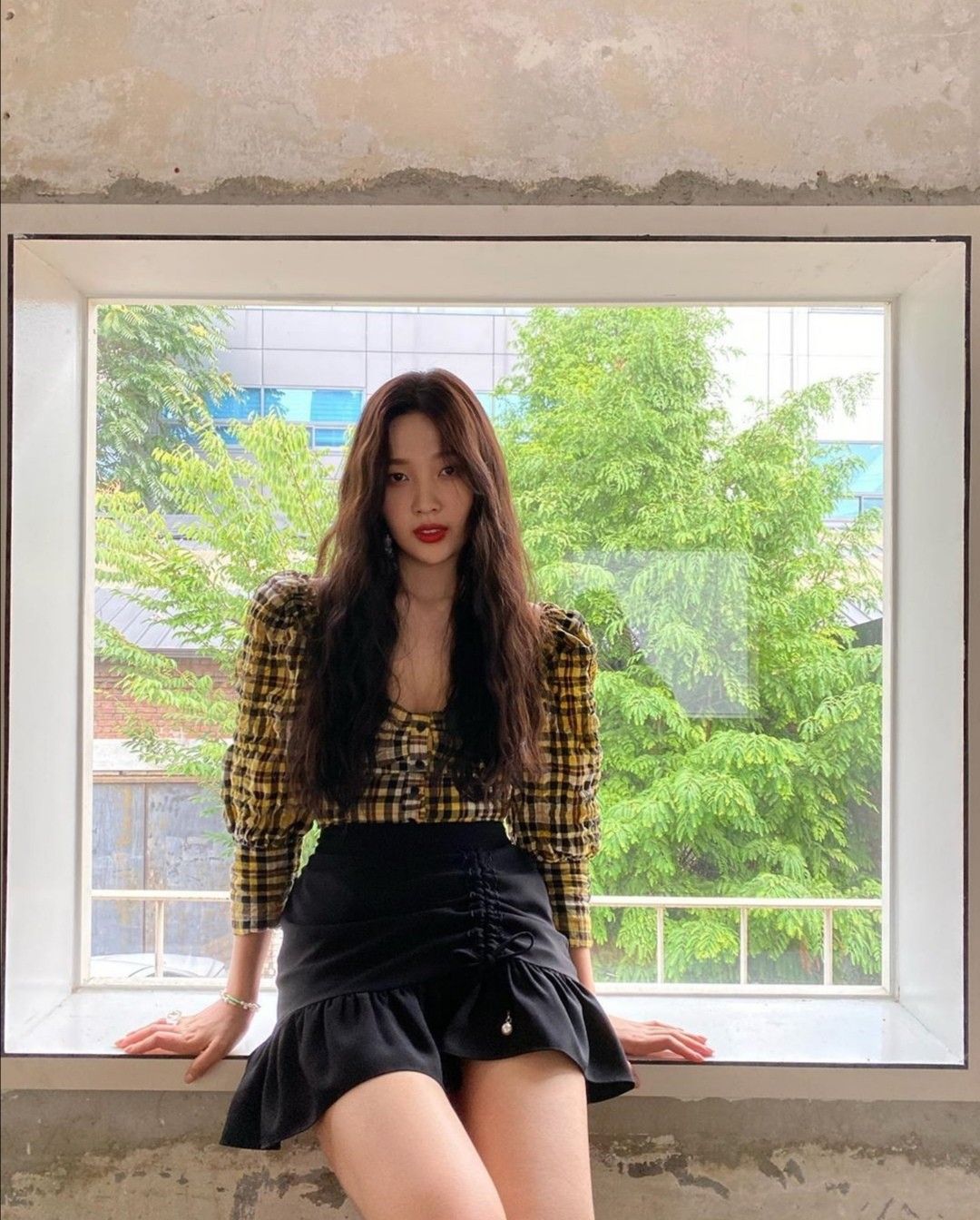 Học lỏm Joy (Red Velvet) cách diện chân váy không chỉ trẻ ra chục tuổi mà còn hack dáng đỉnh cao - Ảnh 2