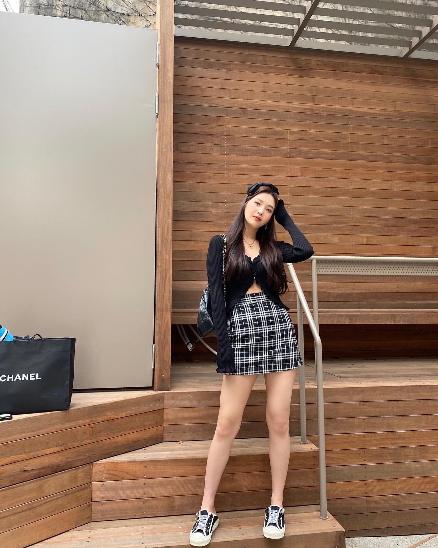 Học lỏm Joy (Red Velvet) cách diện chân váy không chỉ trẻ ra chục tuổi mà còn hack dáng đỉnh cao - Ảnh 5