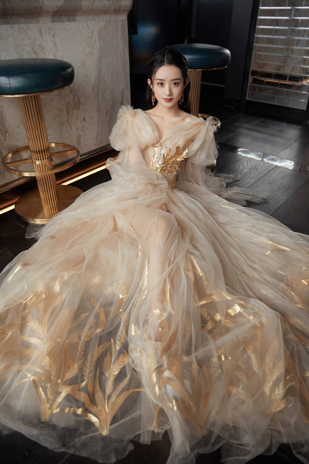 Diện váy ngắn dòng Haute Couture dự sự kiện, Triệu Lệ Dĩnh 'gây sốt' với viasual đỉnh của chóp - Ảnh 6
