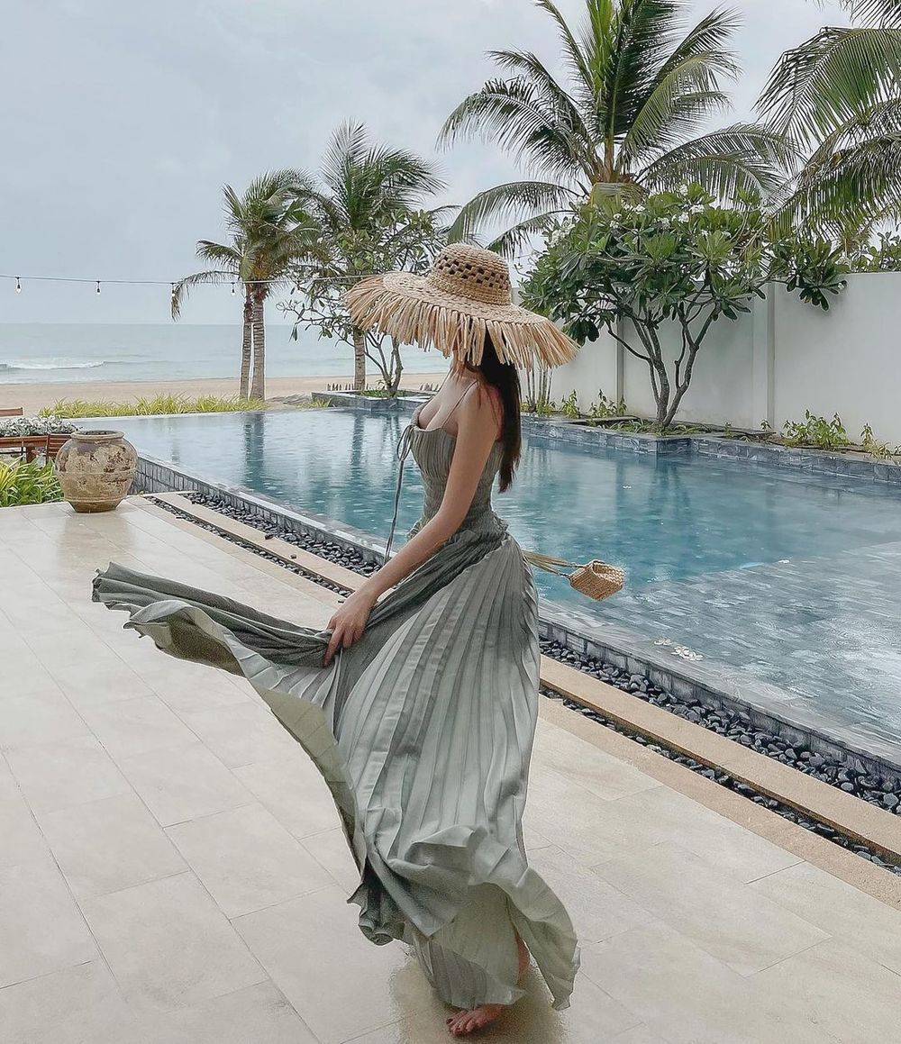 Thời trao sao Việt tuần qua: Ngọc Trinh hóa 'gái ngoan', Thanh Hằng sang chảnh với váy áo vải tweed - Ảnh 7