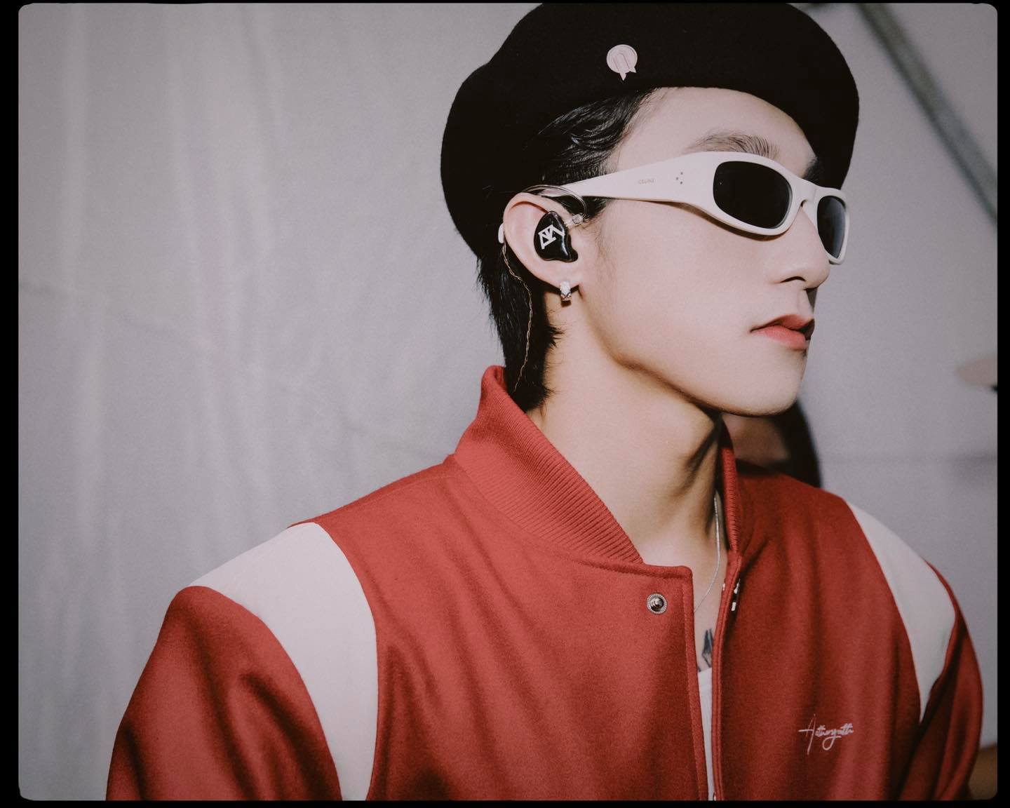 Sơn Tùng và những pha 'dát' đồ hiệu đi vào lòng người: Khuyên tai 154 triệu, đồng hồ 1,4 tỷ - Ảnh 4