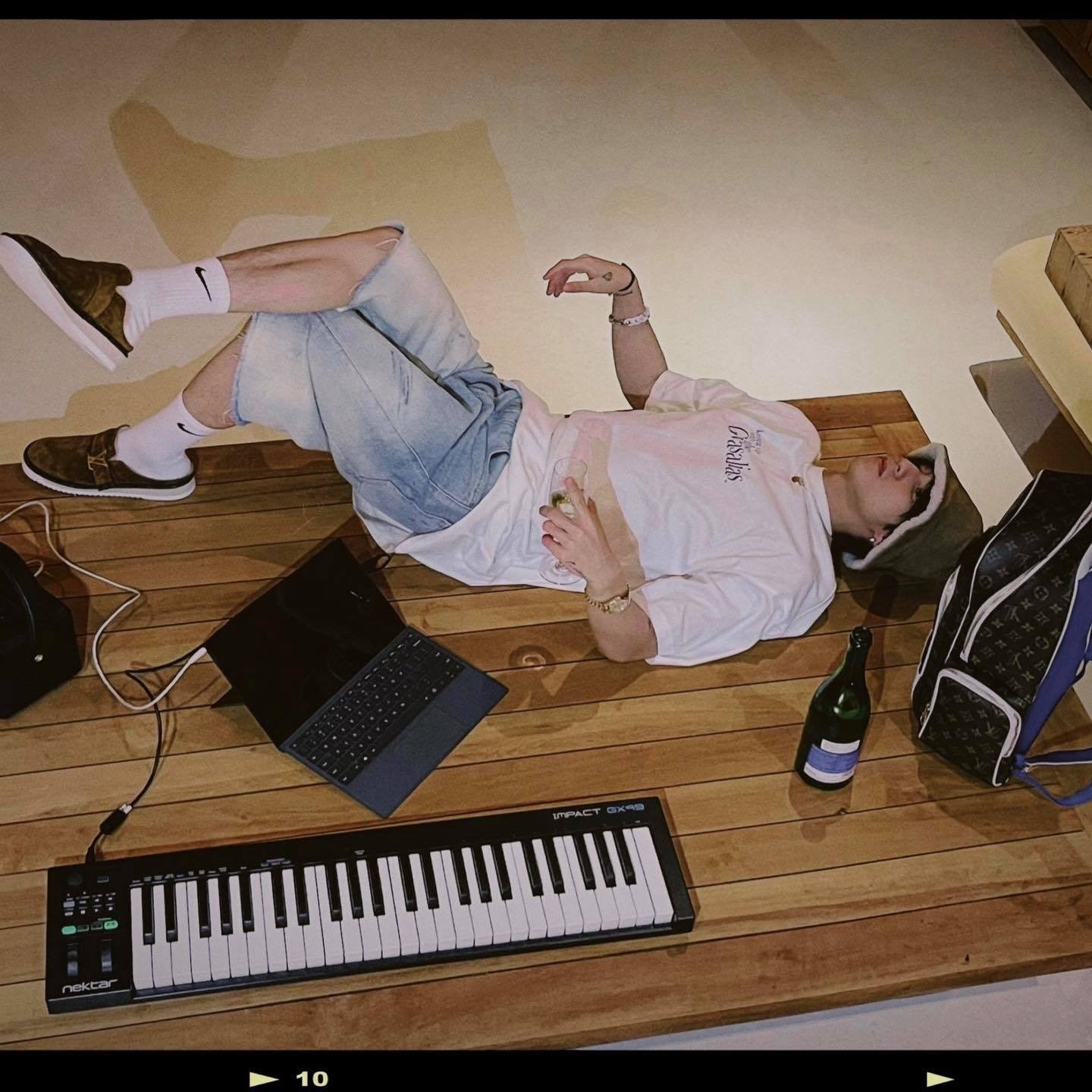 Sơn Tùng và những pha 'dát' đồ hiệu đi vào lòng người: Khuyên tai 154 triệu, đồng hồ 1,4 tỷ - Ảnh 7