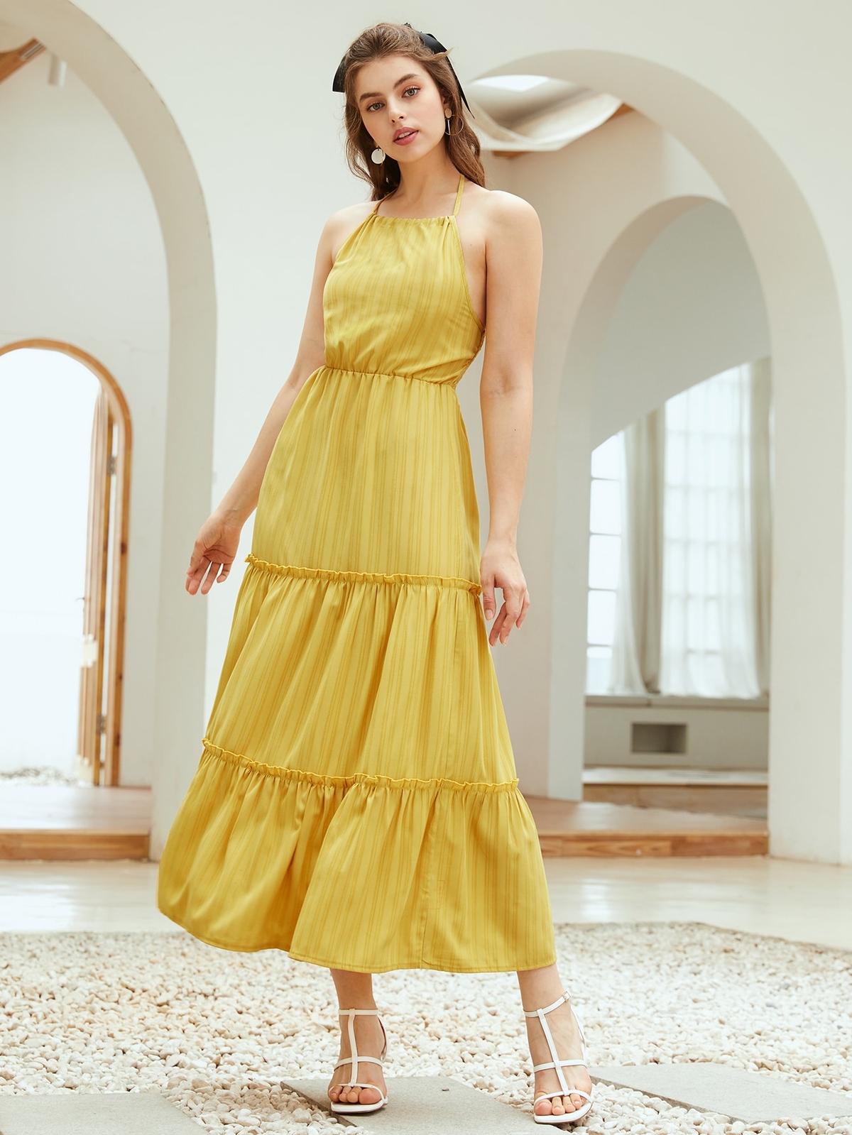 Muôn kiểu váy áo mát mẻ cho kỳ nghỉ thêm lung linh - Ảnh 2