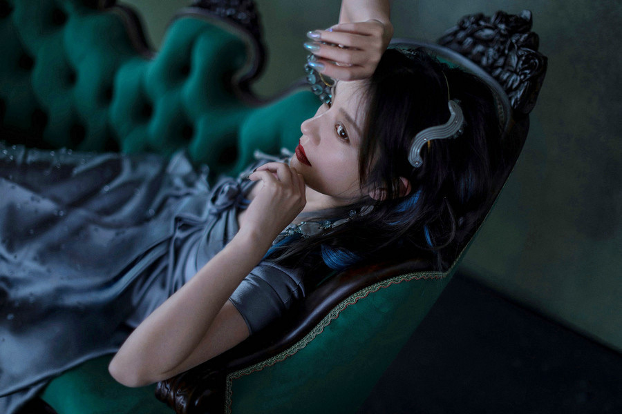 Triệu Vy ‘bóp nghẹt’ trái tim dân tình trong thiết kế xuyên thấu - Ảnh 9