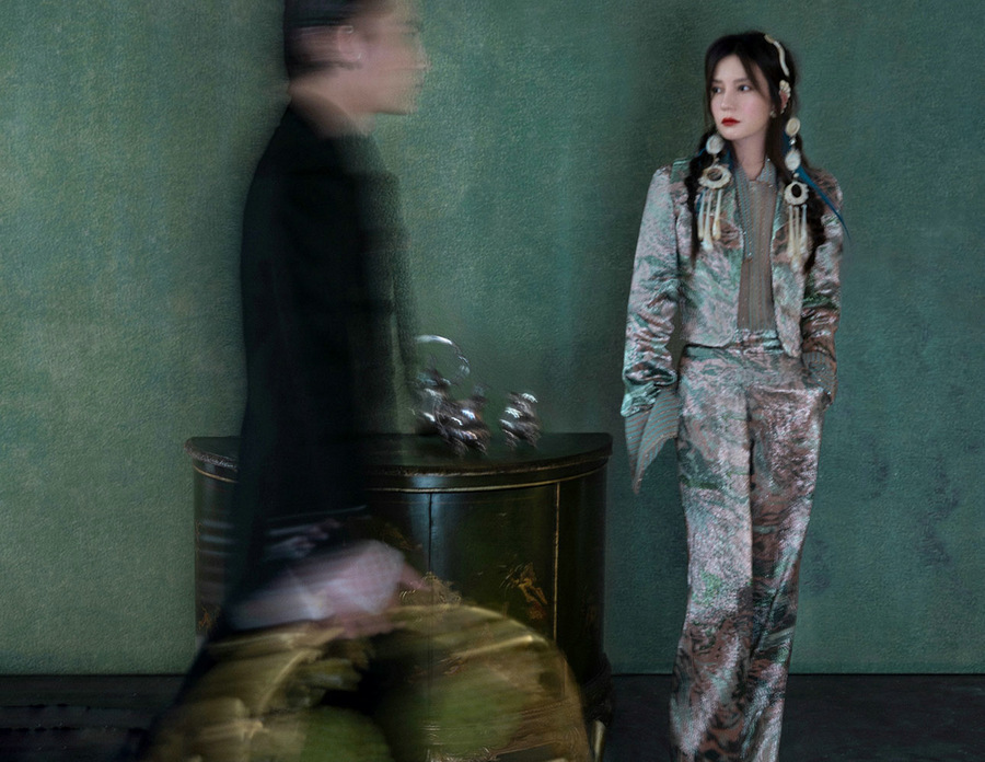 Triệu Vy ‘bóp nghẹt’ trái tim dân tình trong thiết kế xuyên thấu - Ảnh 6