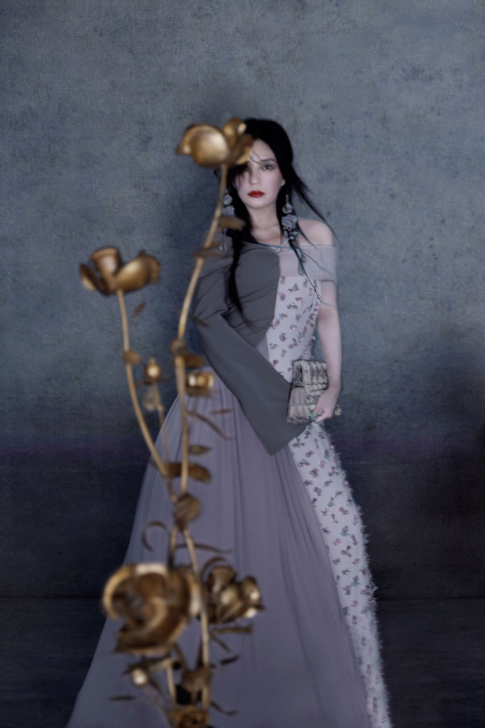 Triệu Vy ‘bóp nghẹt’ trái tim dân tình trong thiết kế xuyên thấu - Ảnh 7