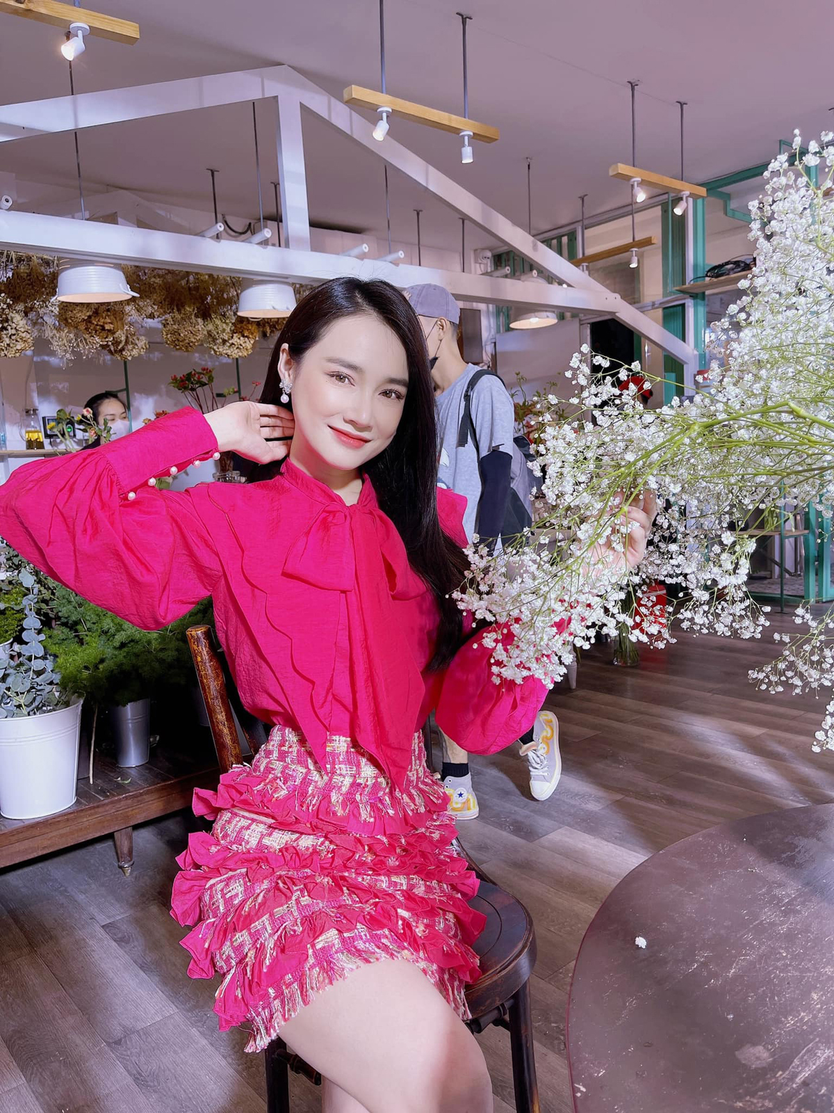 Học Nhã Phương, nàng bỏ túi được vô vàn style 'bánh bèo' để quẩy 30/4 - Ảnh 6