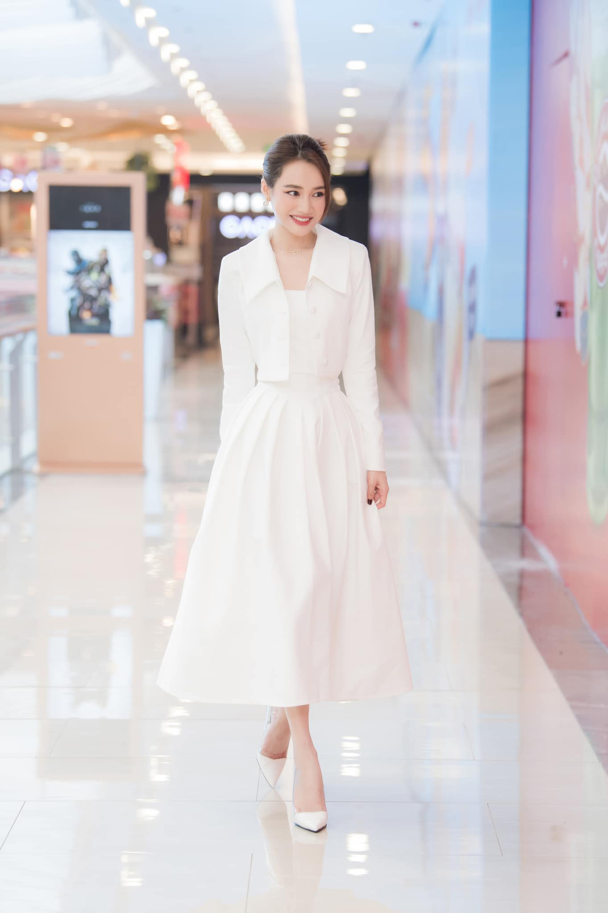 Học Nhã Phương, nàng bỏ túi được vô vàn style 'bánh bèo' để quẩy 30/4 - Ảnh 4