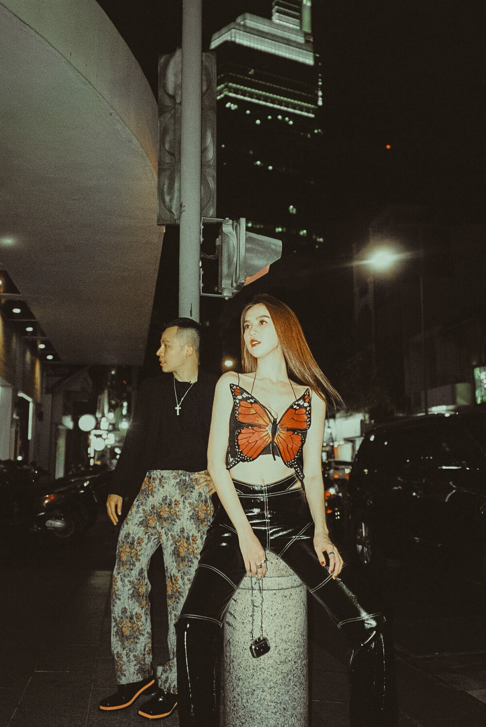 Ngọc Trinh biến hình 'phép thuật Winx Enchantix' cùng Vũ Khắc Tiệp giữa phố đêm, phải chăng muốn trừng trị Nathan Lee - Ảnh 10