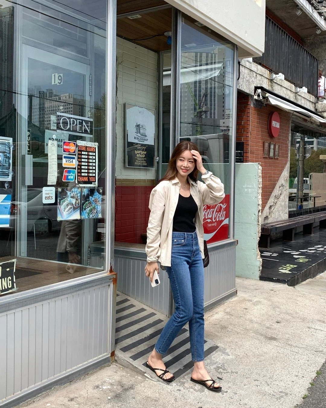 Hè đến: Đi dép vẫn xinh hết nấc với công thức mix đồ chuẩn Hàn sau đây - Ảnh 2