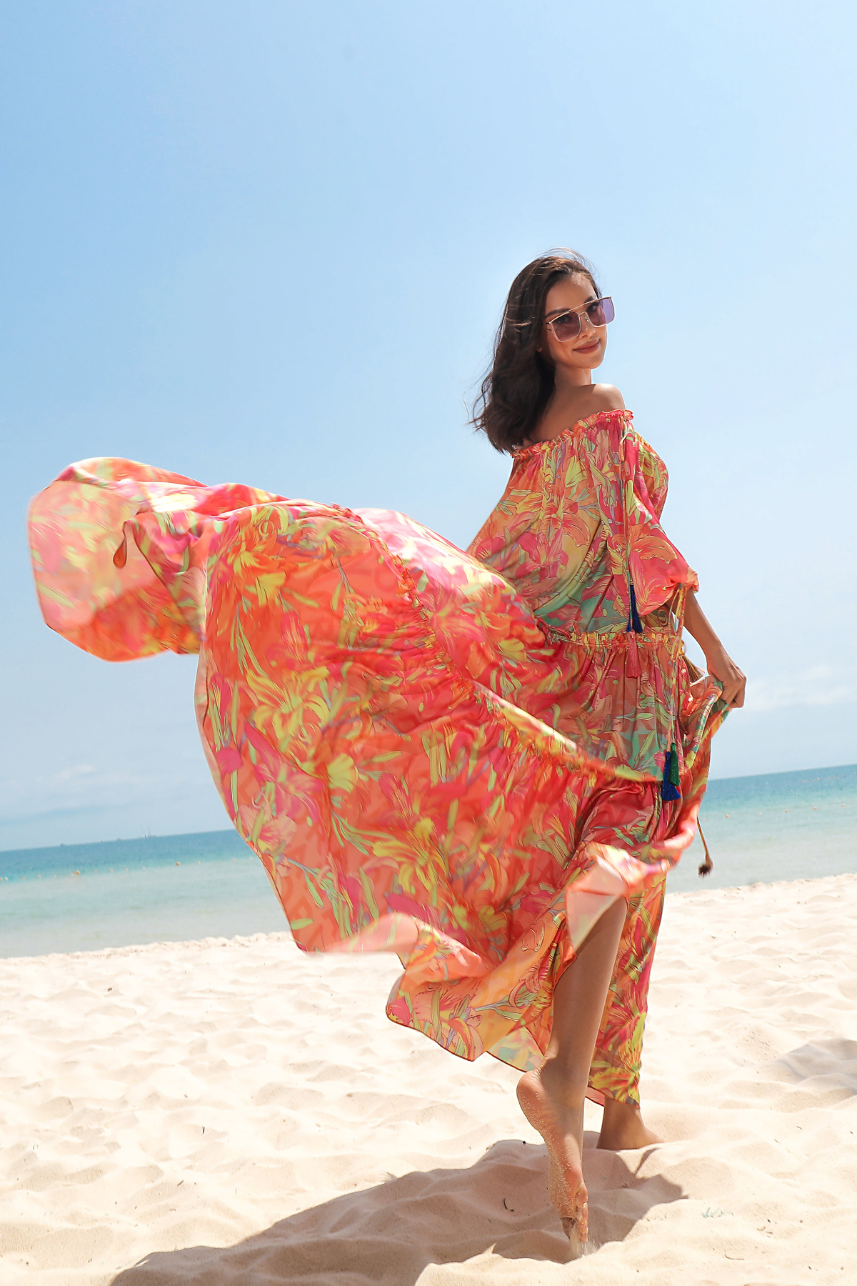 Á hậu Kim Duyên khoe 'tuyệt tác đường cong', chị em ghim luôn loạt trang phục đi biển - Ảnh 5