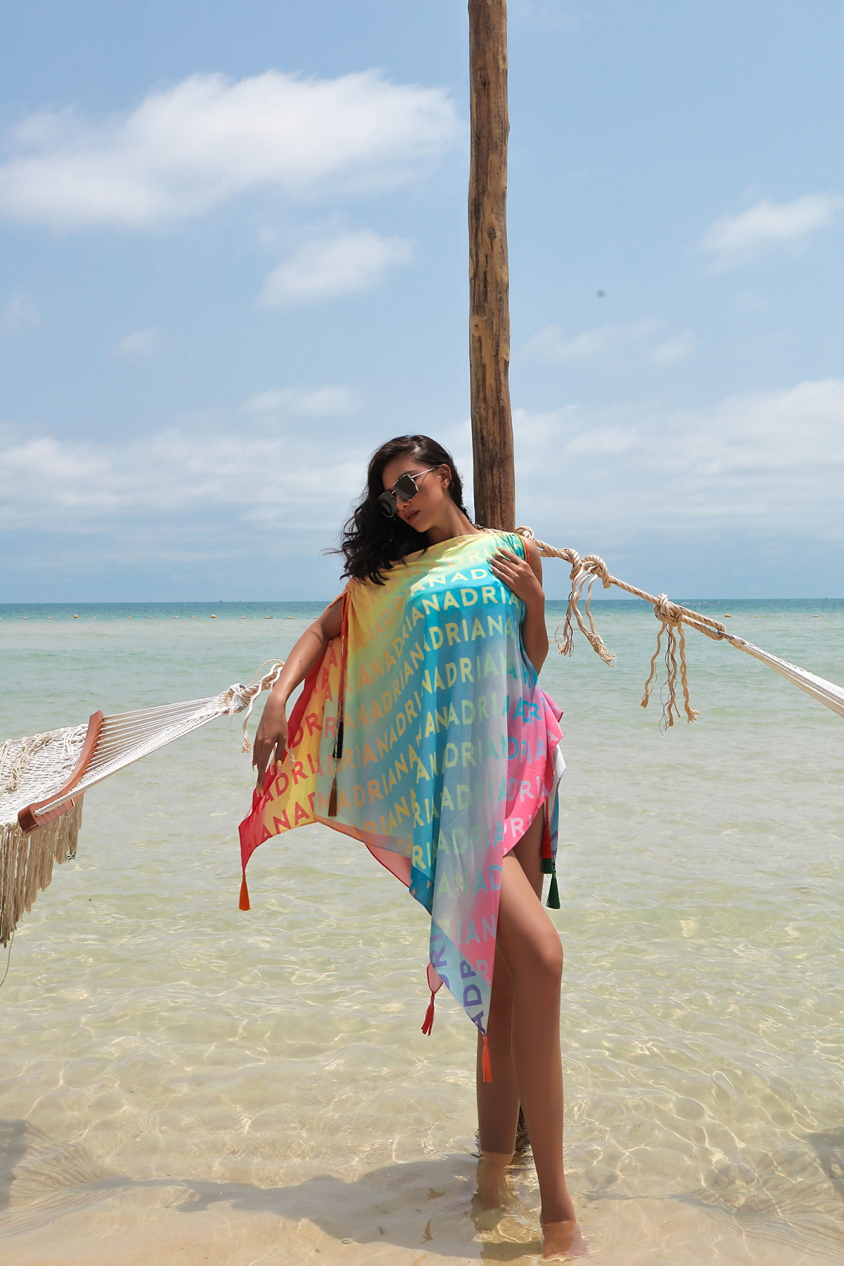 Á hậu Kim Duyên khoe 'tuyệt tác đường cong', chị em ghim luôn loạt trang phục đi biển - Ảnh 7