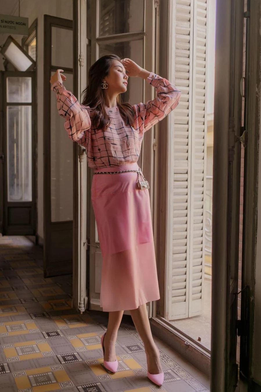 Ngọc Trinh, Thanh Hằng cùng dàn sao Việt bắt trend khoe sắc vóc nuột nà bên túi mini - Ảnh 4