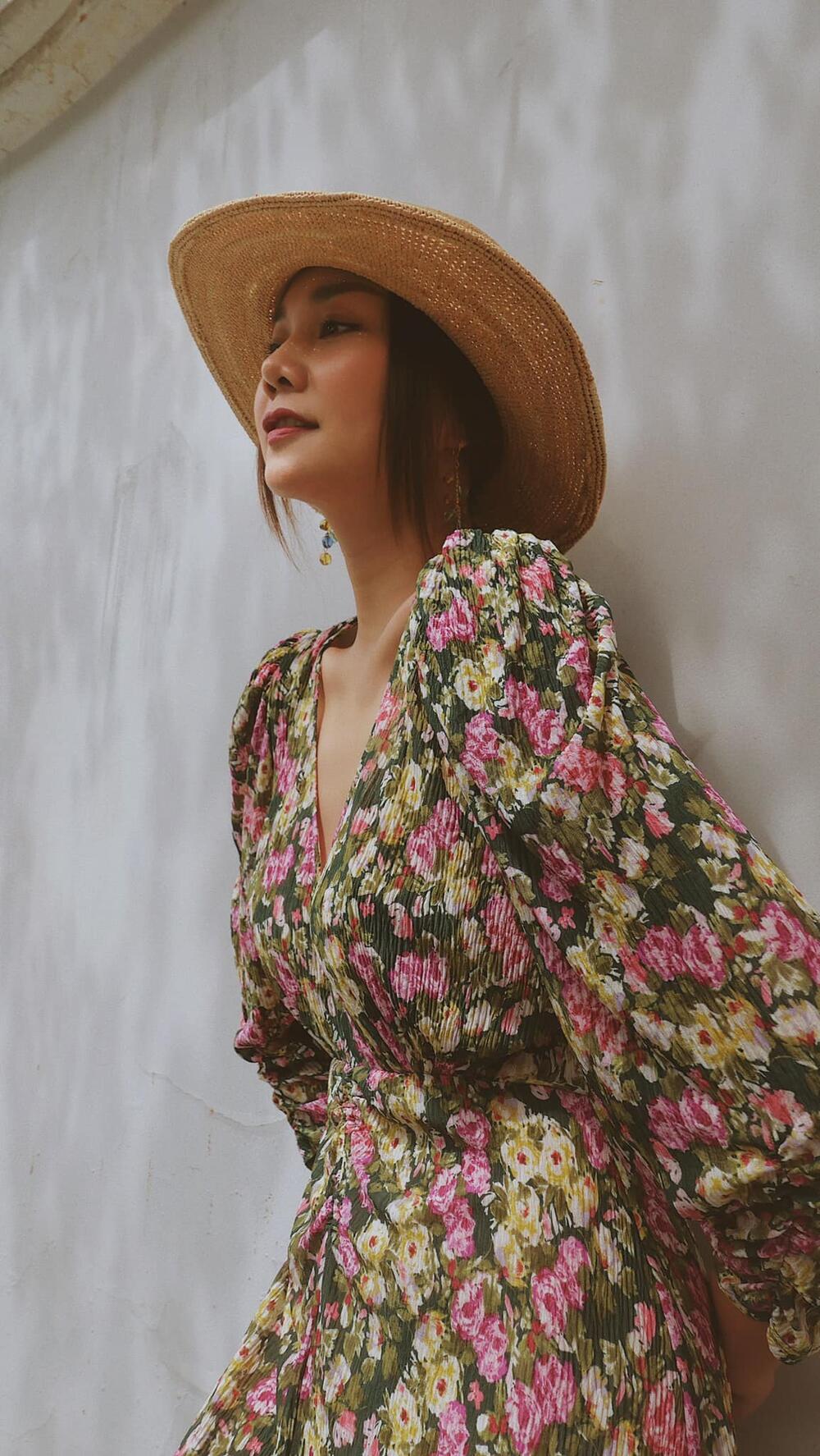 Thanh Hằng lan tỏa hương sắc ngày hè qua những bộ váy hoa, nàng copy ngay, khỏi cần nghĩ 30/4 mặc gì - Ảnh 9