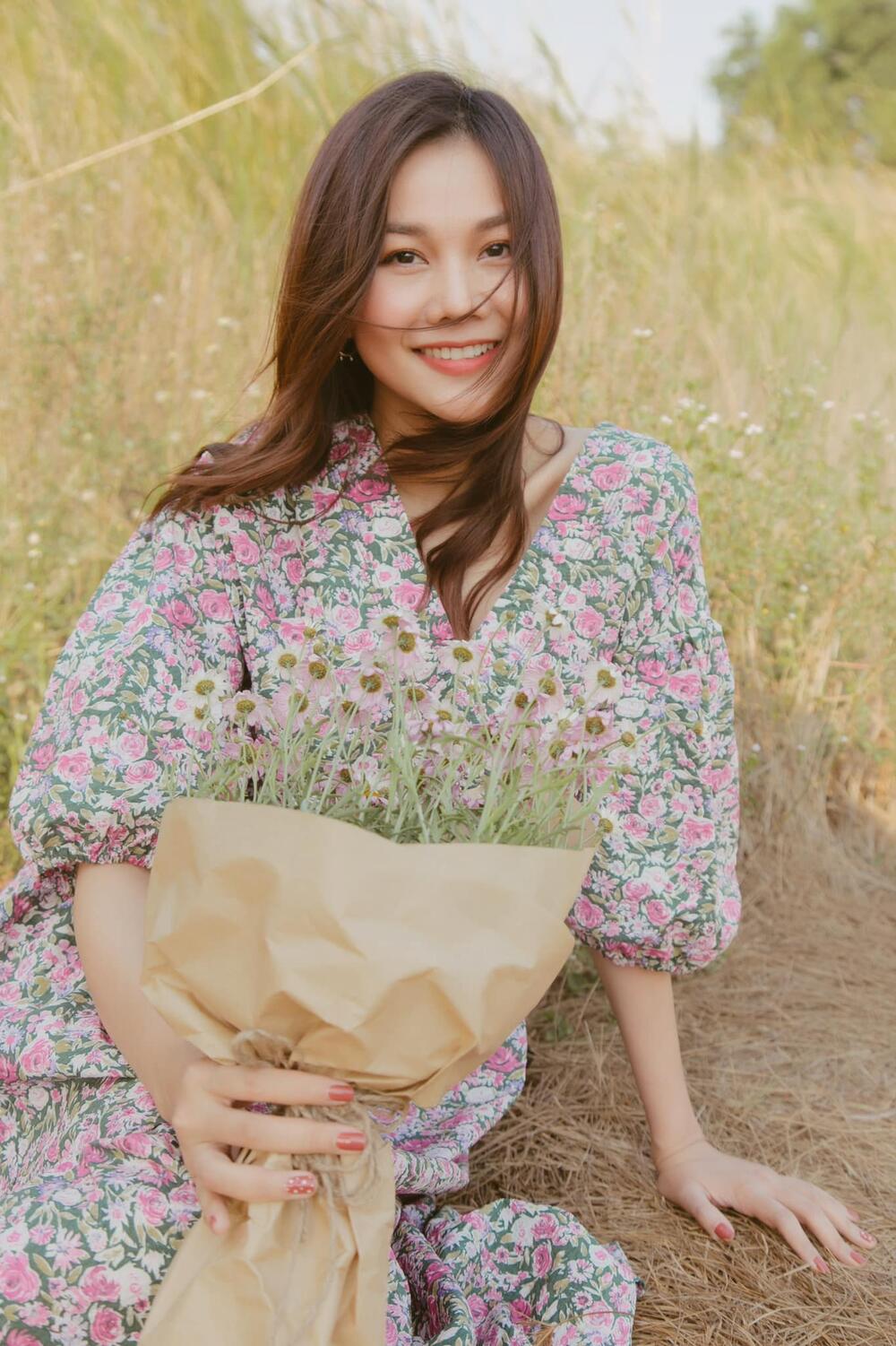 Thanh Hằng lan tỏa hương sắc ngày hè qua những bộ váy hoa, nàng copy ngay, khỏi cần nghĩ 30/4 mặc gì - Ảnh 7