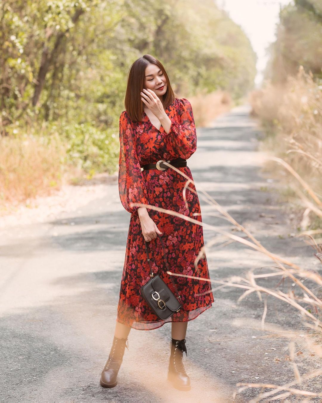 Thanh Hằng lan tỏa hương sắc ngày hè qua những bộ váy hoa, nàng copy ngay, khỏi cần nghĩ 30/4 mặc gì - Ảnh 4