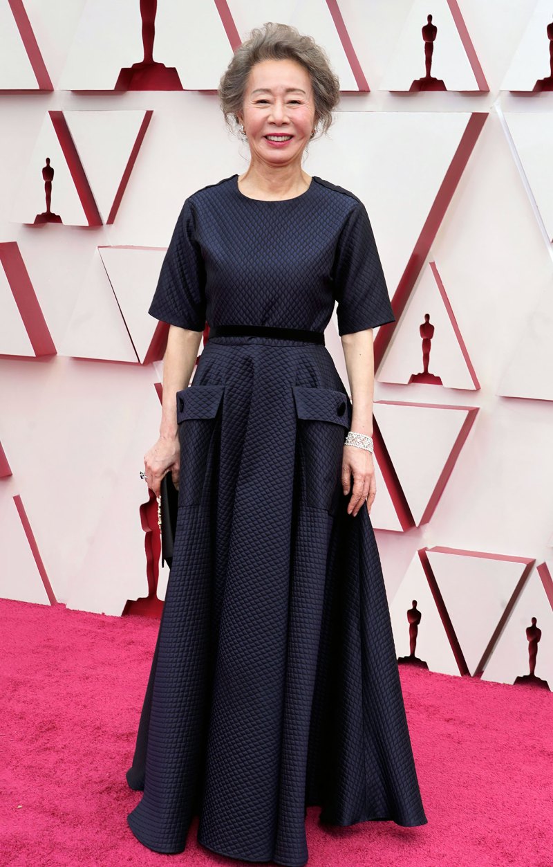 Thời trang siêu thảm đỏ Oscar 2021: Youn Yuh Jung sang trọng lấn át hậu bối, công chúa Disney bung lụa hết cỡ - Ảnh 1 Thời trang siêu thảm đỏ Oscar 2021: Youn Yuh Jung sang trọng lấn át hậu bối, công chúa Disney bung lụa hết cỡ - Ảnh 1