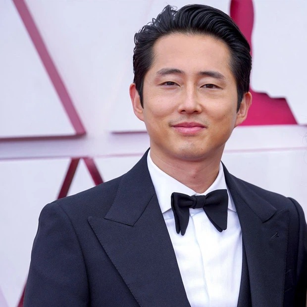 Thời trang siêu thảm đỏ Oscar 2021: Youn Yuh Jung sang trọng lấn át hậu bối, công chúa Disney bung lụa hết cỡ - Ảnh 10 Thời trang siêu thảm đỏ Oscar 2021: Youn Yuh Jung sang trọng lấn át hậu bối, công chúa Disney bung lụa hết cỡ - Ảnh 10