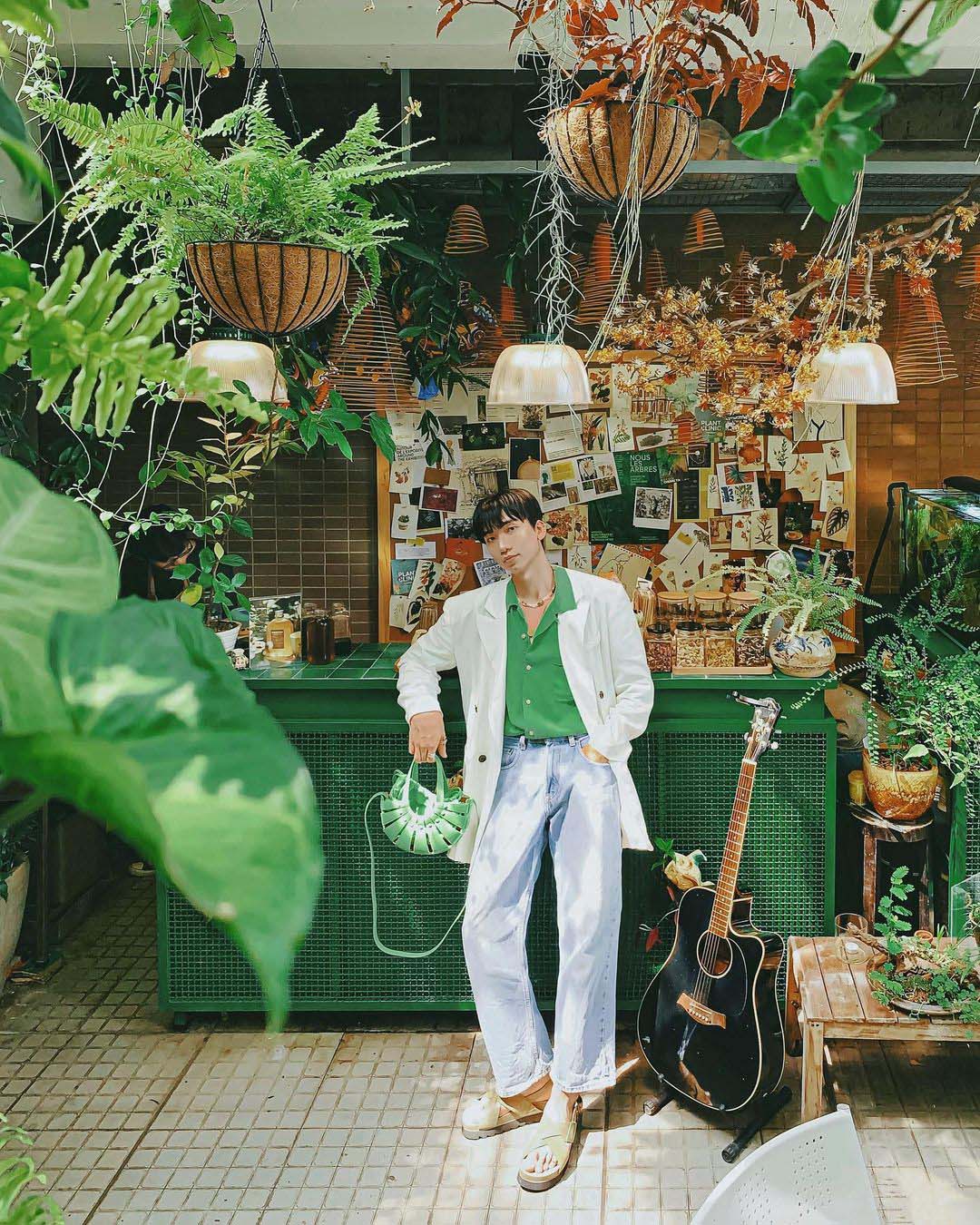 Sao nam tuần qua mặc gì: Sơn Tùng M-TP ướm cả 'cân' đồ hiệu, Luka Sabbat nhẹ nhàng tựa ‘chàng thơ’ - Ảnh 1