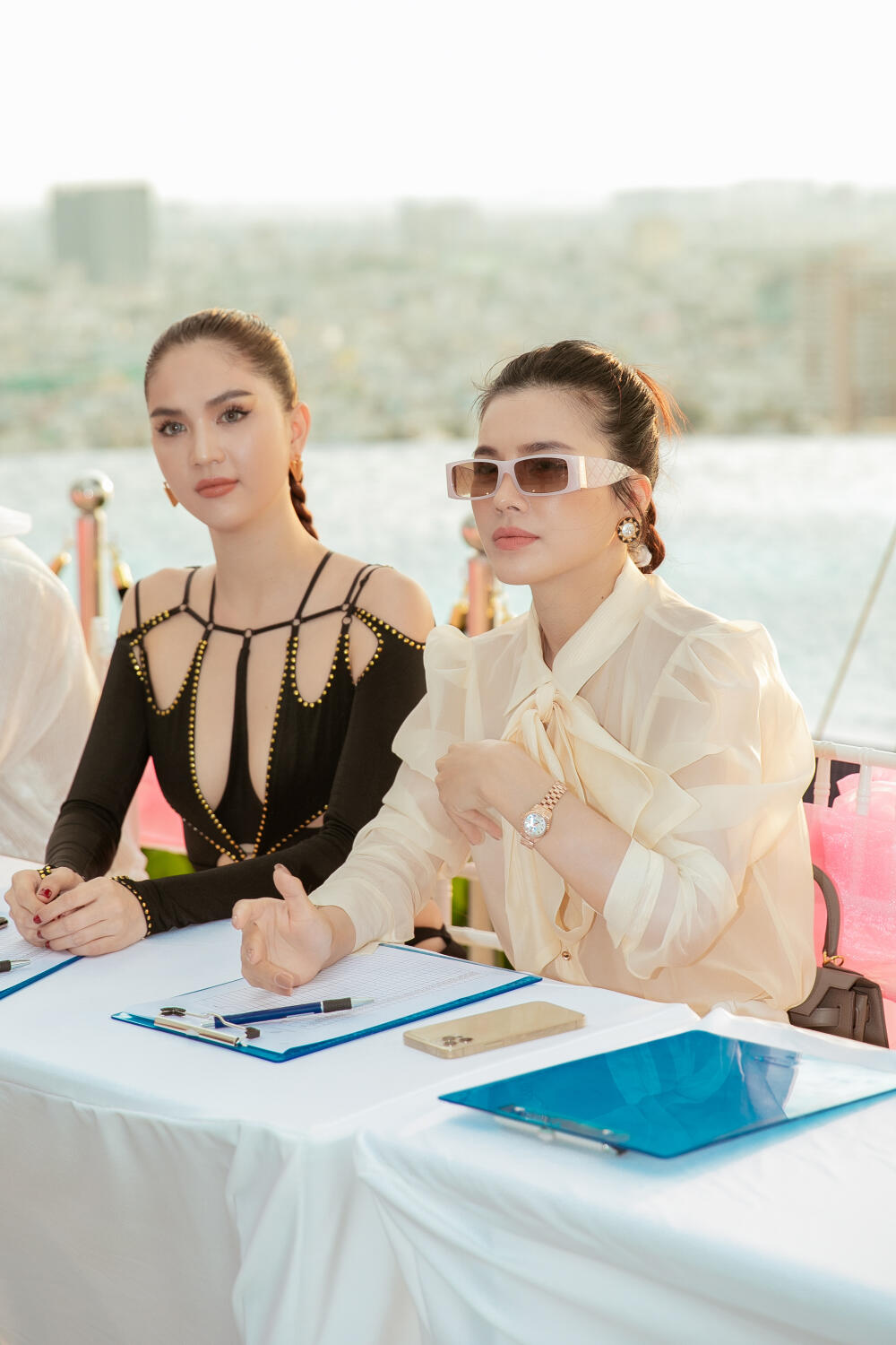 Ngọc Trinh và Vũ Khắc Tiệp lên đồ 'tông xẹt tông', chứng minh độ 'xứng đôi vừa lứa' tại sự kiện - Ảnh 6