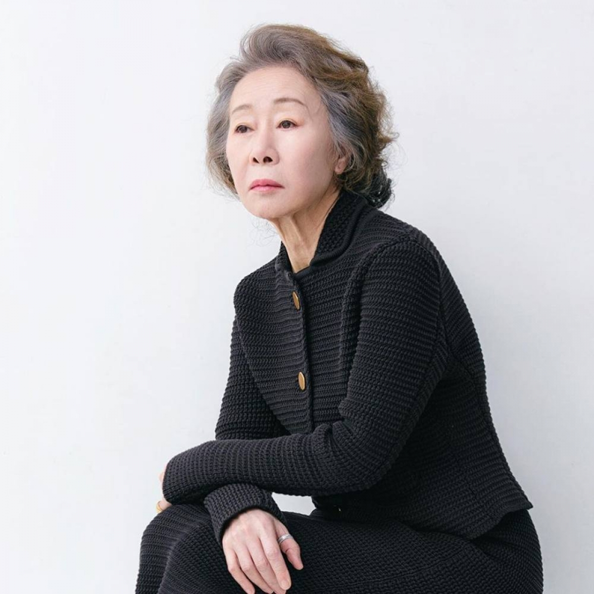 Nữ diễn viên phụ xuất sắc nhất Oscar 2021 - Youn Yuh Jung 'chuộng' sắc đen thanh lịch - Ảnh 1 Nữ diễn viên phụ xuất sắc nhất Oscar 2021 - Youn Yuh Jung 'chuộng' sắc đen thanh lịch - Ảnh 1