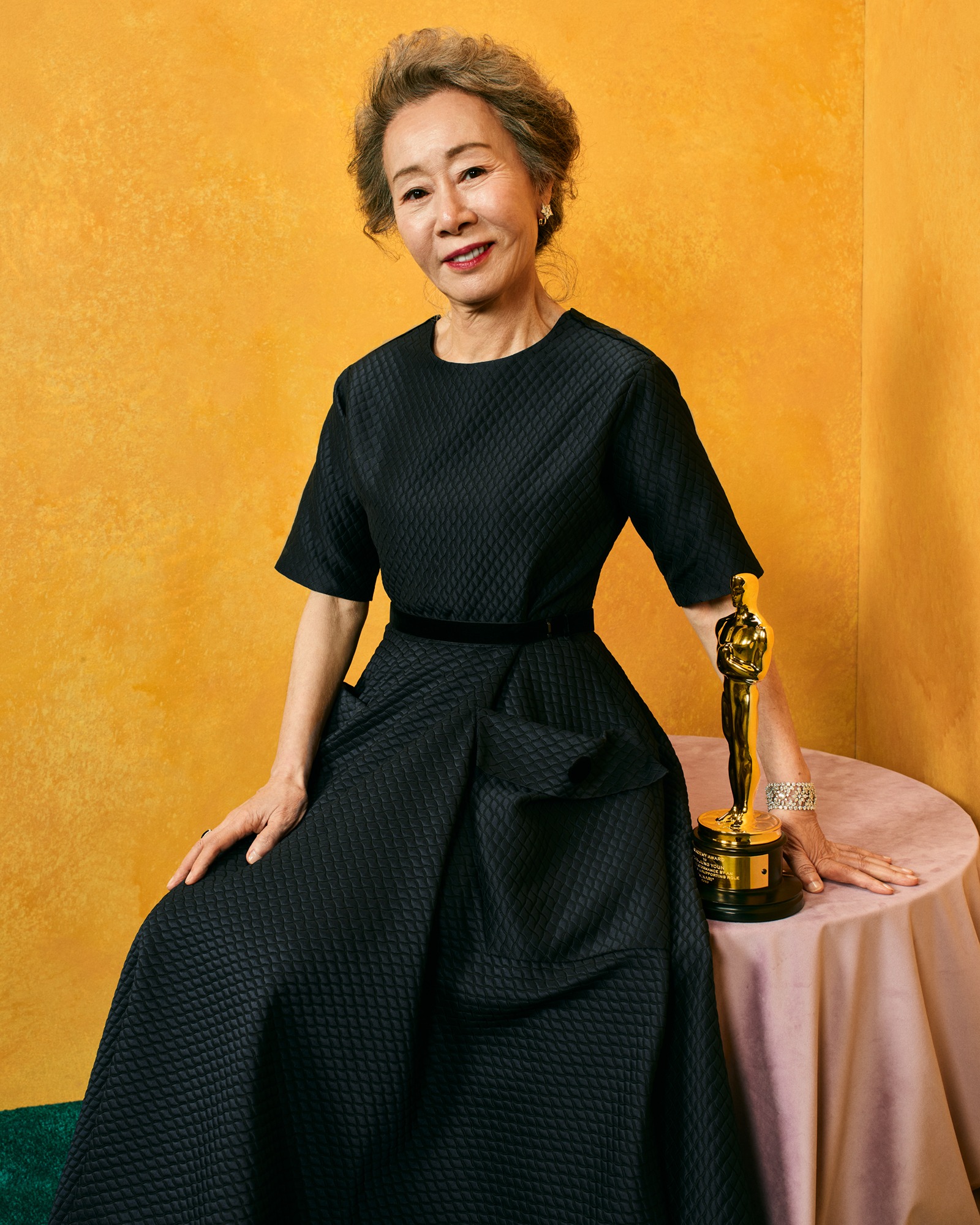 Nữ diễn viên phụ xuất sắc nhất Oscar 2021 - Youn Yuh Jung 'chuộng' sắc đen thanh lịch - Ảnh 3 Nữ diễn viên phụ xuất sắc nhất Oscar 2021 - Youn Yuh Jung 'chuộng' sắc đen thanh lịch - Ảnh 3