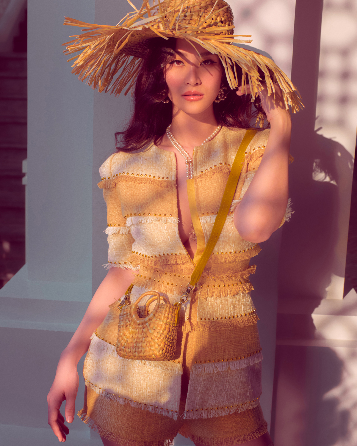 Đông Nhi diện thiết kế của Lê Thanh Hòa, đọ thần thái cùng 'công chúa nhỏ' Winnie - Ảnh 4