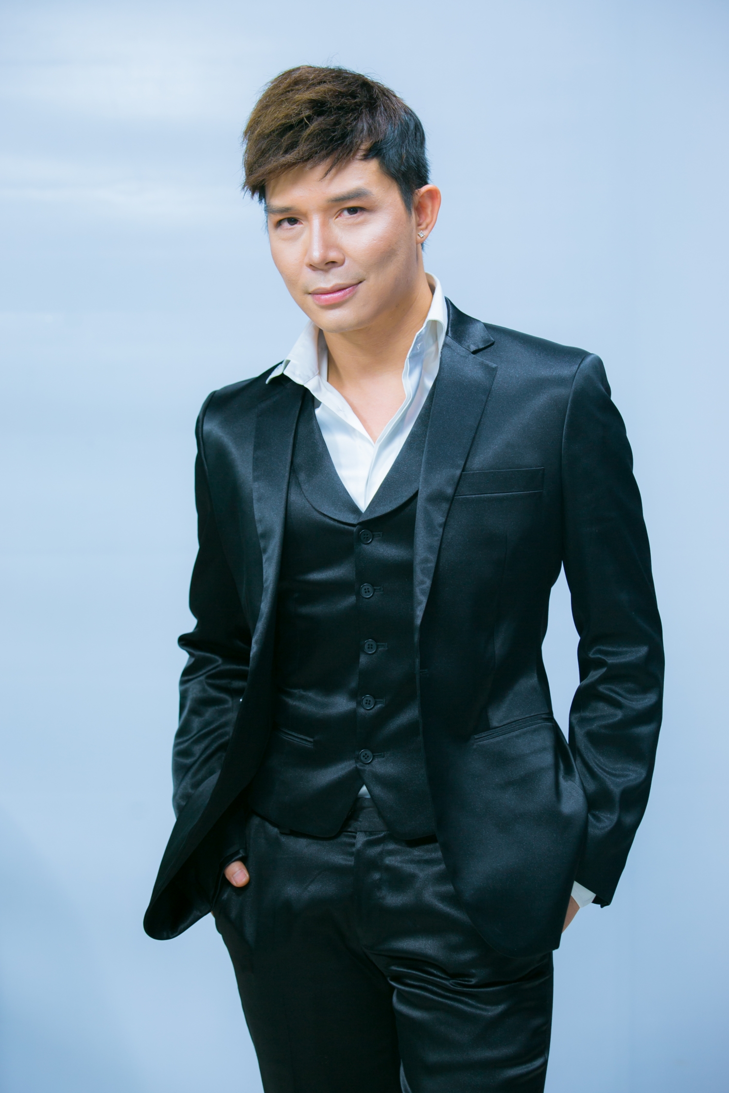 Nathan Lee chỉ trích hành động ăn chân gấu của Ngọc Trinh. Ảnh: FBNV